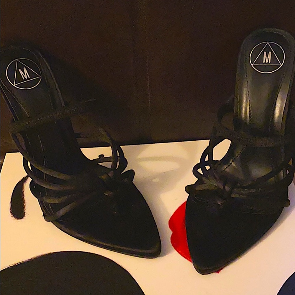 M satin thong high heel sandal